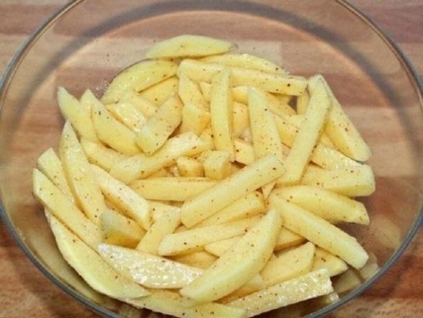 Papas fritas sin gotitas de grasa, que se pueden preparar de manera segura para los niños, al menos, todos los días