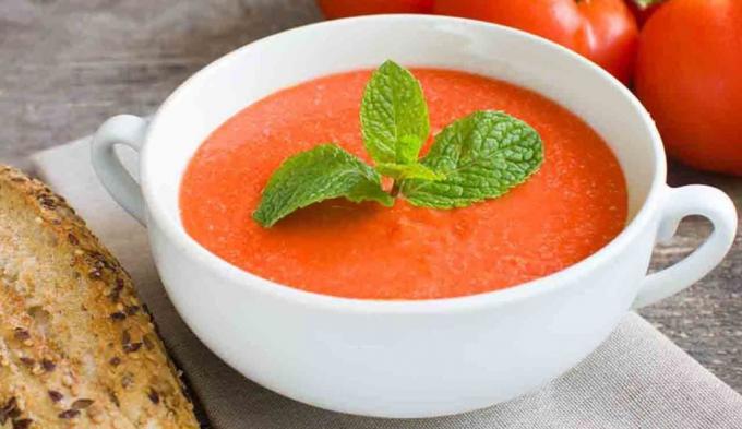 Sopa de puré de tomate