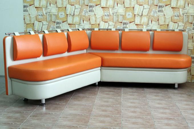 El sofá con ventana salediza "Metro" encajará bien en el diseño moderno de la cocina. Las instrucciones de instalación son muy simples.