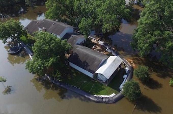 presa casera salvado del sitio de inundación.