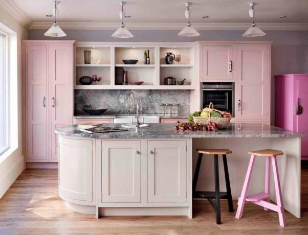 Dúo de mueble de cocina rosa y decoración de pared de nácar