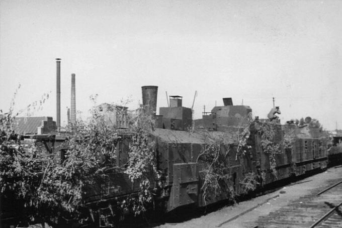Durante la guerra, se utilizó tren blindado sobre todo la luz. | Foto: be-be-be.ru.