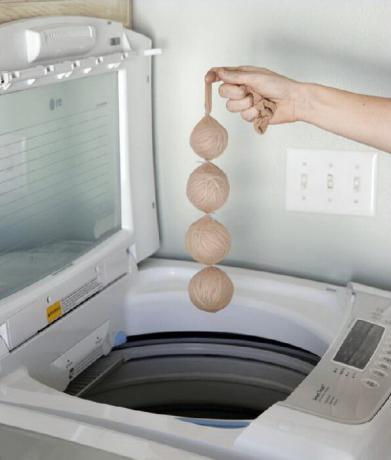 Collar de bolas que es el momento para enviar en la lavadora.