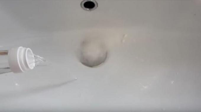 Cómo limpiar rápidamente el fregadero cuando el agua dejó de ir por el desagüe