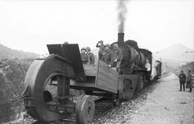 ¿Por qué los alemanes en la Segunda Guerra Mundial se adjuntó a los trenes de grandes ganchos.