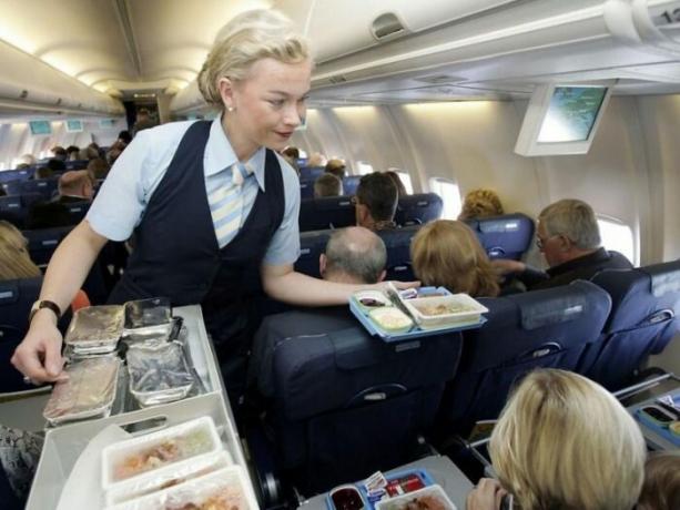 En vuelo, tiene que estar preparado para el hecho de que la comida será una gran cantidad de conservantes.
