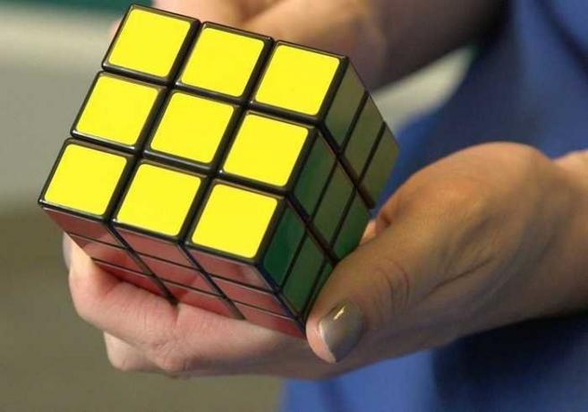 Cómo montar el cubo de Rubik a través de dos movimientos