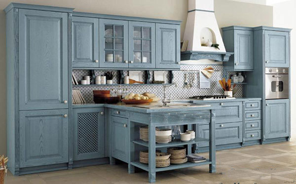 Cocina de madera azul.