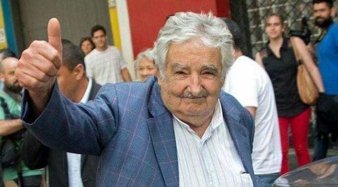 90% dio el sueldo presidencial Mujica a la caridad.
