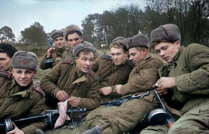 ¿Por qué son los soldados de la Segunda Guerra Mundial no llevaba camuflaje en el campo de batalla