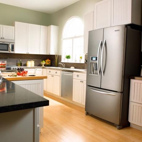 Refrigerador en la cocina (35 fotos) y otros electrodomésticos, fotos, videos, instrucciones de diseño de bricolaje.