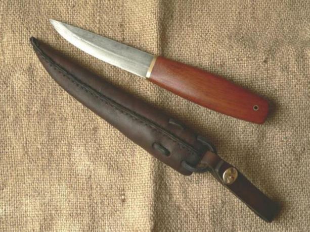 cuchillo tradicional finlandés Puukko. | Foto: topguns.ru. 