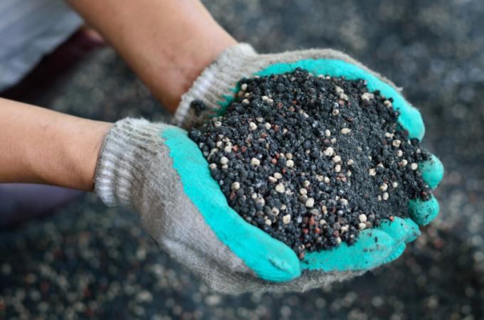 ¿Qué fertilizante de dispersión en marzo, la nieve