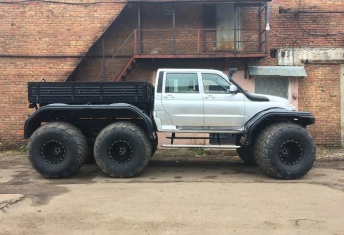 Desde algunos ángulos en un gran SUV "Yamal" ya no es posible adivinar las características de Oise. | Foto: yamalsm.ru.