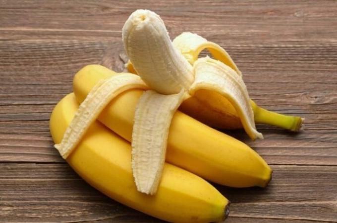 Plátano reina sólo se alimenta con un cuchillo y tenedor.