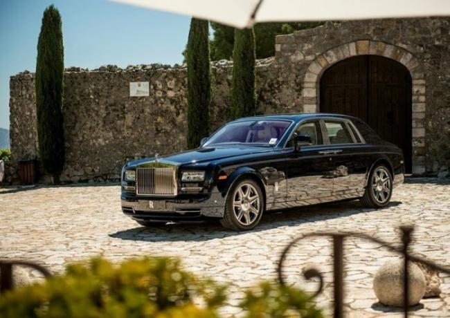 El bueno de Rolls-Royce Phantom también todo bien. 