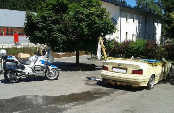 El alemán convirtió su coche a la piscina. | Foto: mainpump.ru.