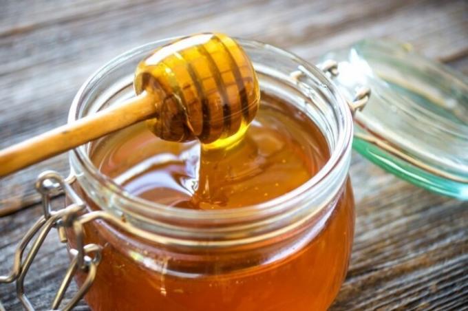 Incluso la miel cristalizada es completamente segura de consumir. / Foto: zik.ua. 