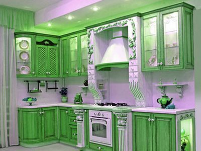 Muebles de cocina verdes con un tono esmeralda.