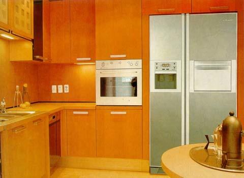 Refrigerador integrado en la unidad de cocina.