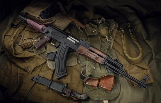 ¿Qué experimentado luchadores envueltos AKS-74 a tope arnés antes de la pelea