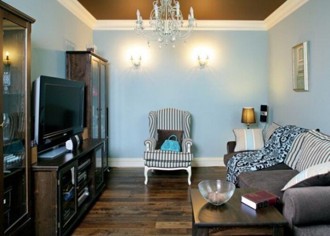 El mobiliario oscuro - una solución para habitaciones con una amplia zona.
