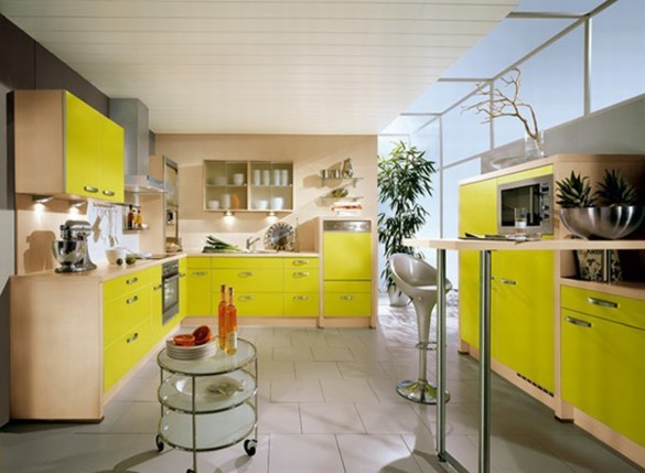 Las fachadas amarillas agregan brillo y ambiente a la habitación