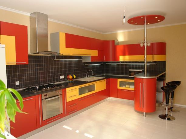 Cocinas rojas en el interior (42 fotos): instrucciones en video para decorar la cocina con sus propias manos, foto y precio