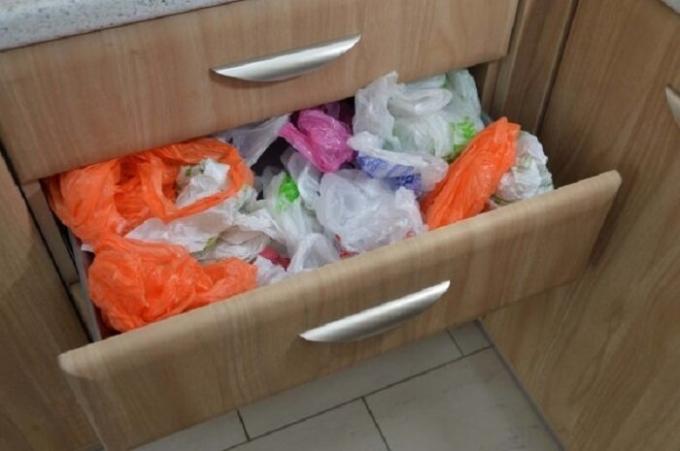 paquetes de almacenamiento de caja se pueden utilizar sólo si la cocina un montón de espacio. / Foto: vplate.ru. 