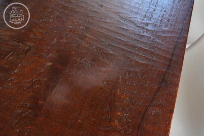 ¿Cómo eliminar arañazos en los muebles de madera y cuero