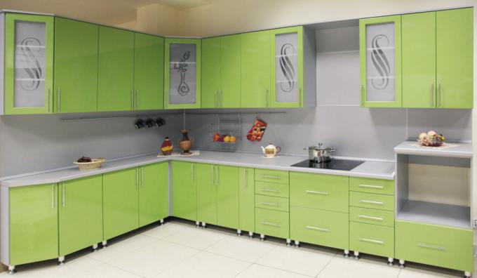 Cocina verde claro (54 fotos): instrucciones en video para la decoración de interiores con sus propias manos, paredes, sillas, juego de cocina, foto y precio