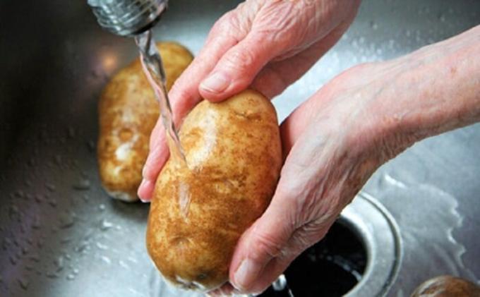 El método de patatas se cuecen más rápido, a veces sin las ollas usuales