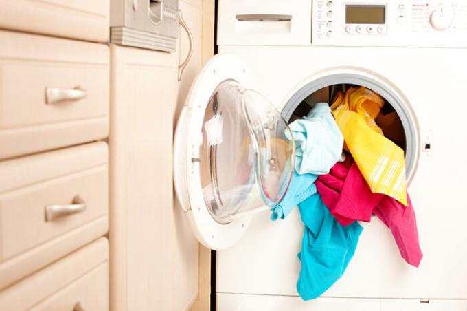 Preparación del ciclo de lavado. / Foto: kitchenremont.ru.