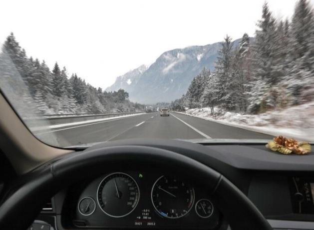 Promesa como la velocidad y la comodidad y profesionalismo al volante - Smooth. | Foto: bmwslub.com