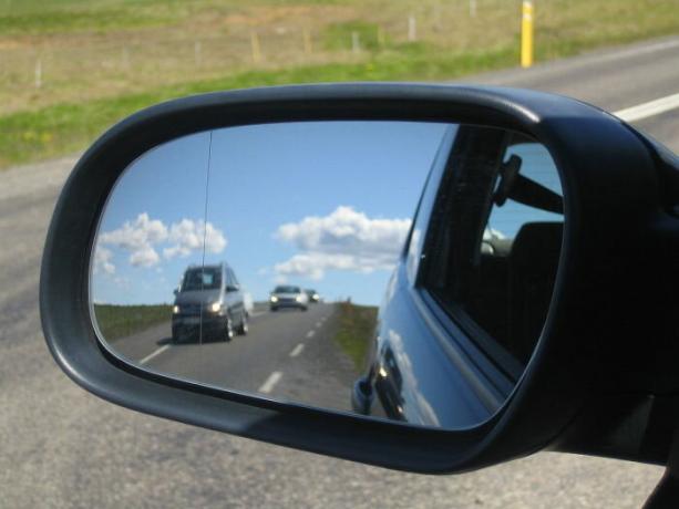 ¿Cómo no errores maquillaje en la determinación de la distancia desde el coche a la acera