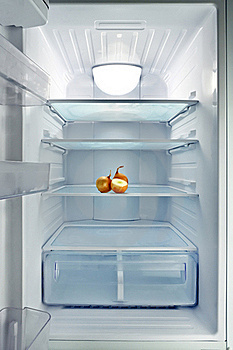 Antes de lavar el refrigerador, debe sacar toda la comida.