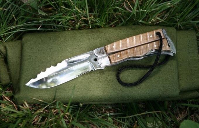 Cuchillo de supervivencia "Hombre lobo": dura balisong de Rusia