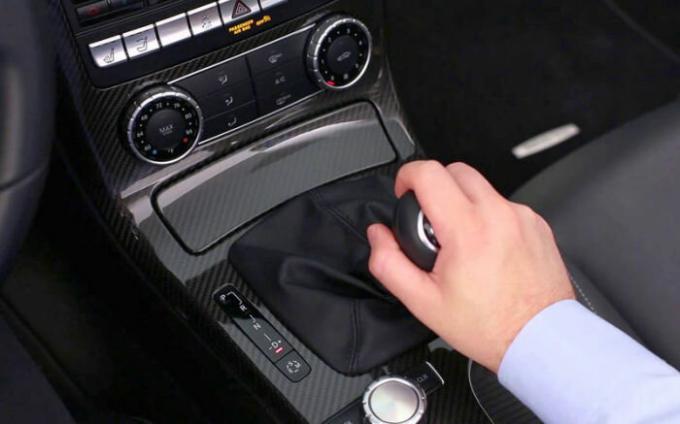  Conducir un coche - es más bien complicado y responsable. | Foto: infocar.ua