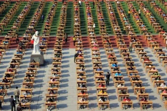 En prisión: el mayor número de normas severas de los exámenes en China