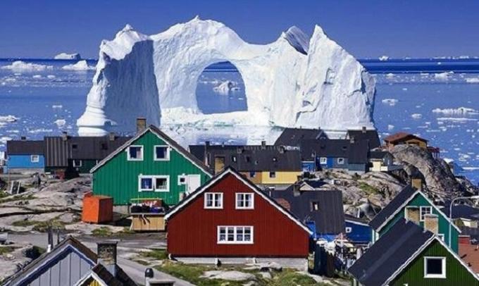 Ciudad de Longyearbyen es famoso en todo el mundo para las casas de colores inusuales.