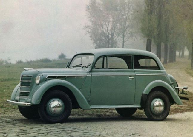 10 coches soviéticos que eran como un coche extranjero como dos guisantes
