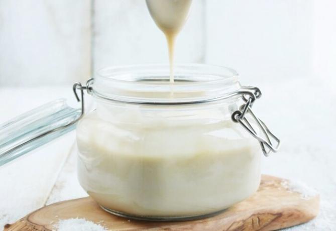 Al igual que un niño: la receta Soviética para la leche condensada casera