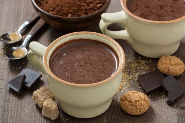 ¿Por qué se recomienda beber una bebida hecha de cacao, no sólo los niños sino también los adultos de edad