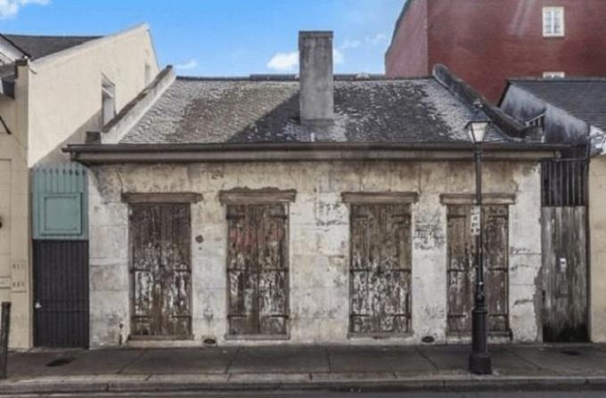 Una casa anodino en el casco antiguo de Nueva Orleans.