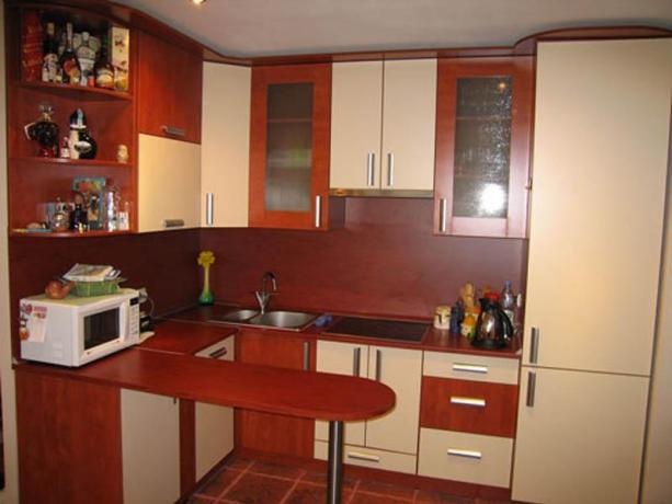 Gabinetes de cocina para una cocina pequeña (42 fotos): instrucciones de video de bricolaje para la instalación, precio, foto