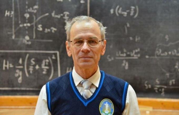 Por lo general, el profesor de la física en Odessa puso sus lecciones a la red y ya ha recibido 8.000.000 vistas