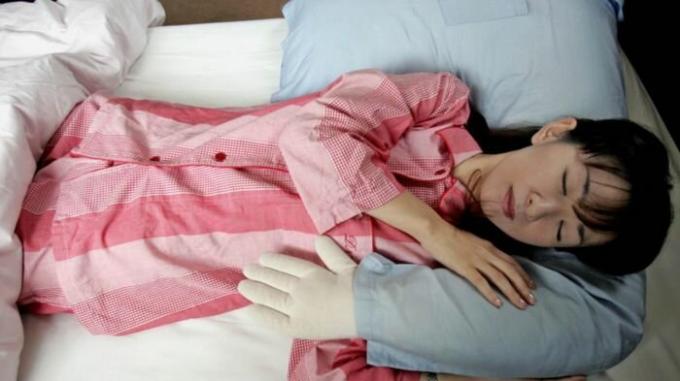 Las mujeres solteras también no tienen mucho malestar si tienen una almohada tales. / Foto: i.kinja-img.com