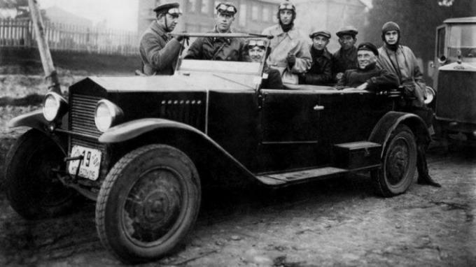 El coche era un lujo antes de la guerra.