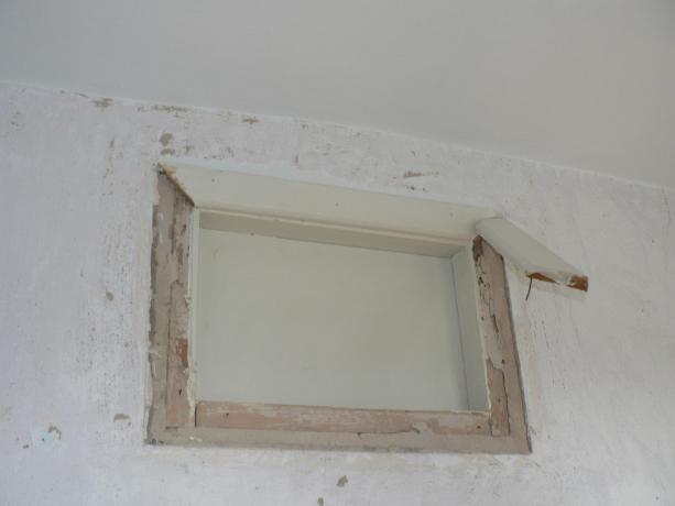 Cómo cerrar una ventana entre un baño y una cocina que: instrucciones de video de bricolaje para la instalación, precio, foto
