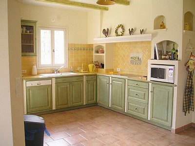 Interior de cocina de estilo provenzal